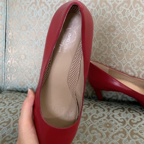 Easy spirit red heels 8.5 - Picture 3 of 6